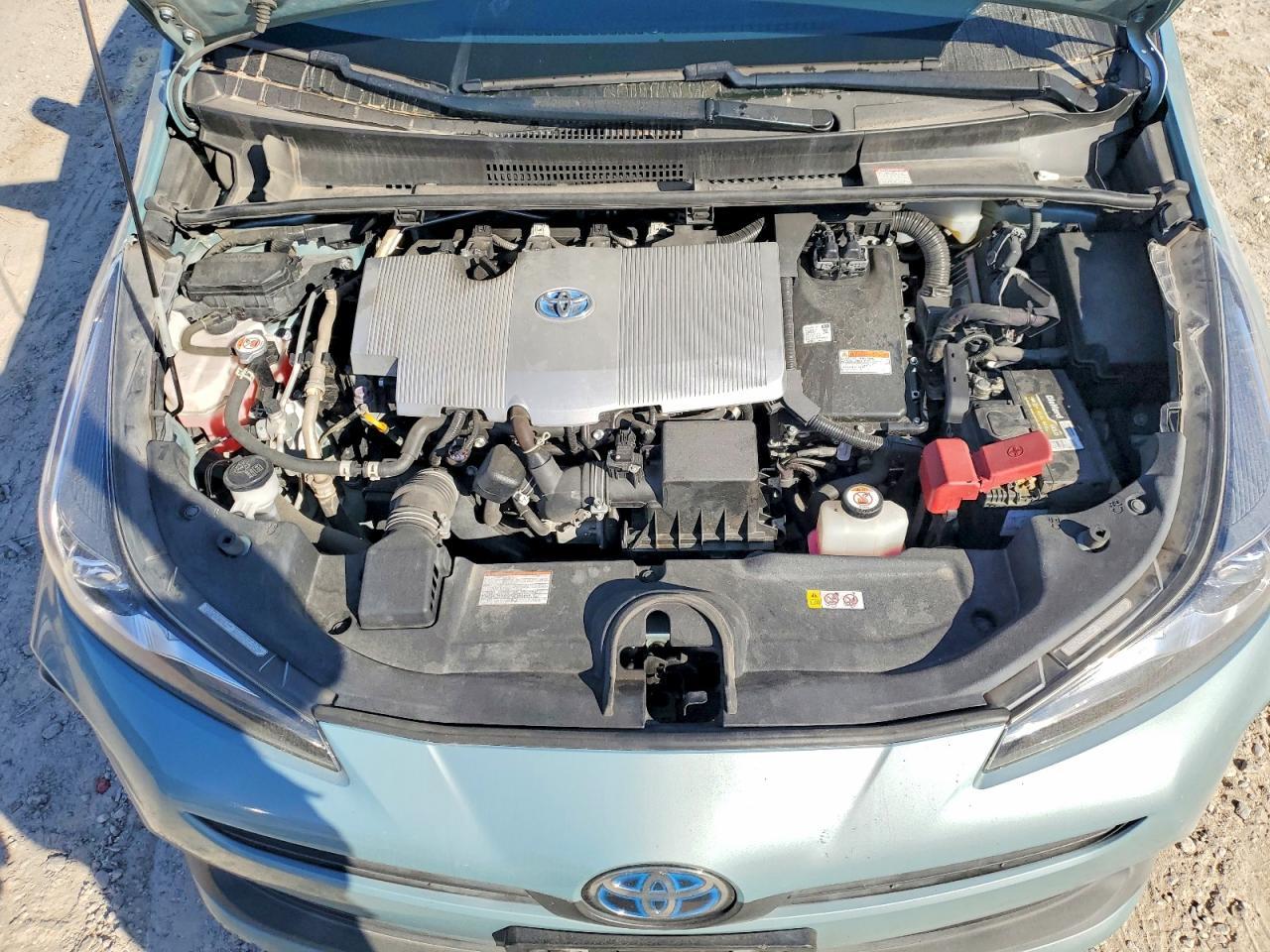 2022 Toyota Prius L Eco - zdjęcie 11