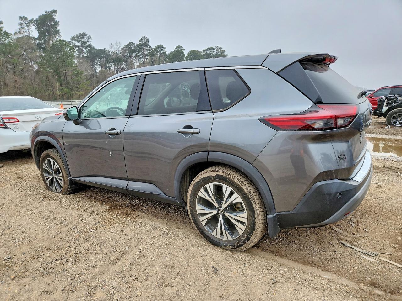 2021 Nissan Rogue Sv - zdjęcie 2