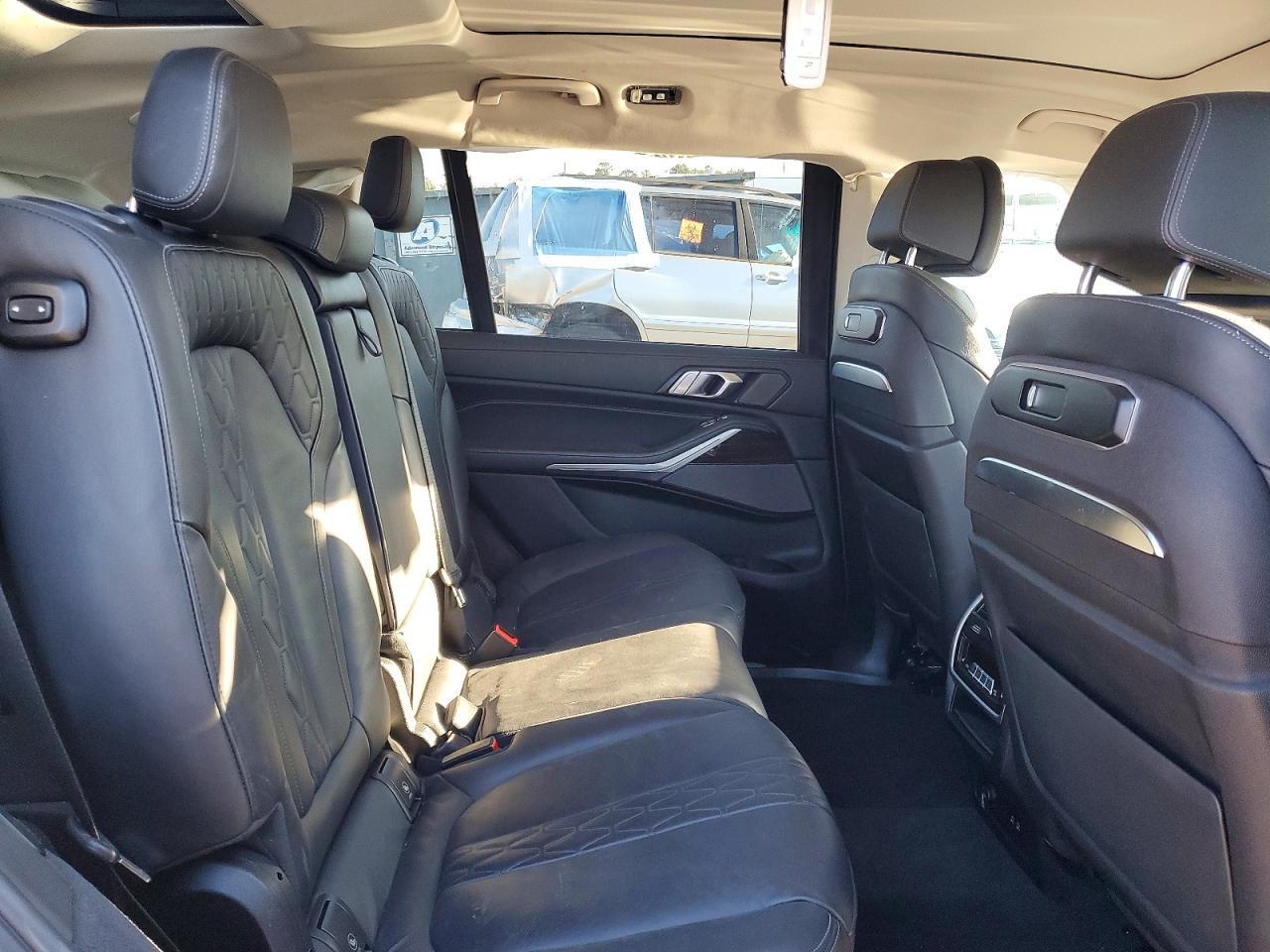 2024 BMW X7 xDrive40I - zdjęcie 11