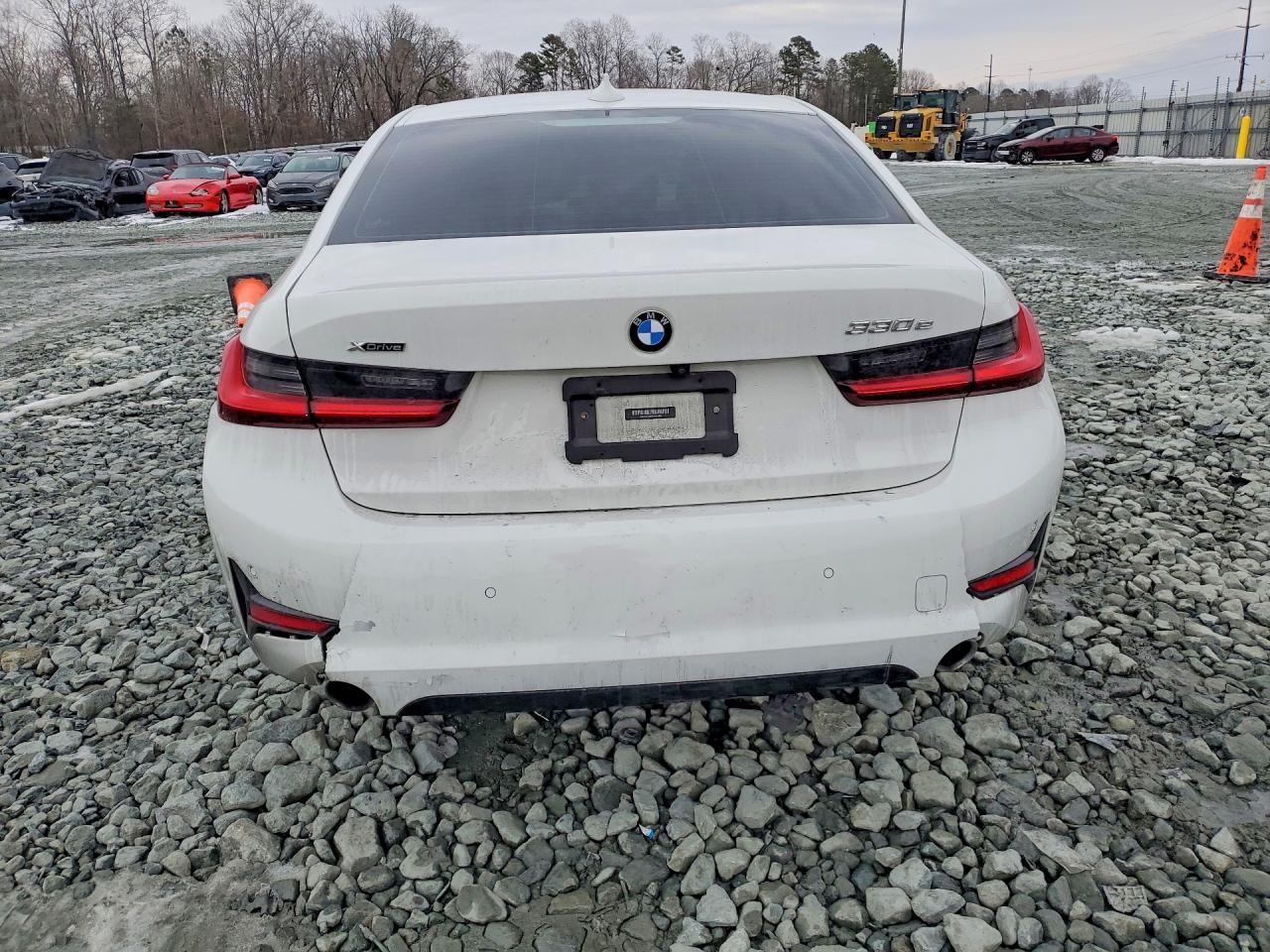 2021 BMW 330Xe - zdjęcie 6