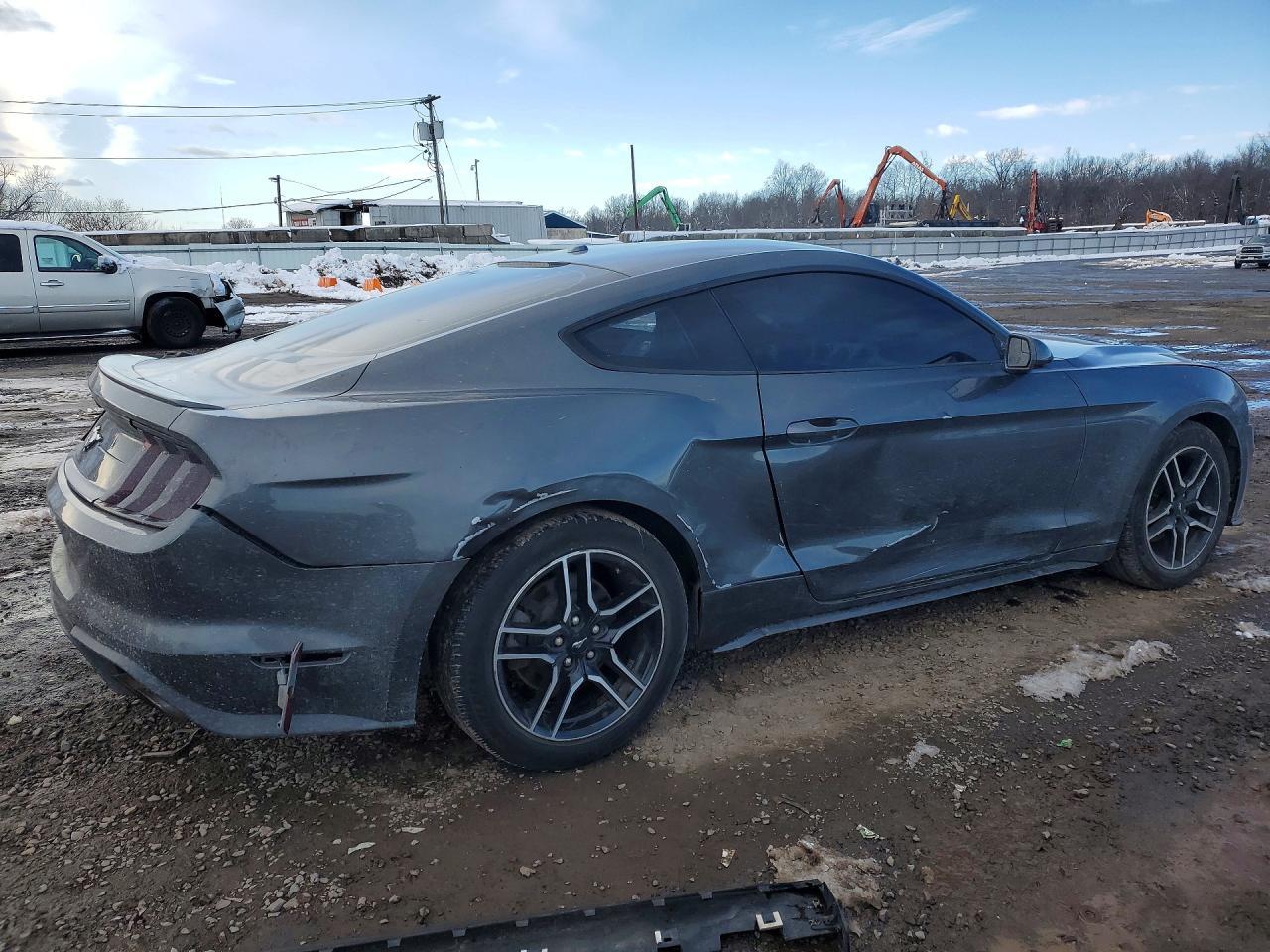 2019 Ford Mustang - zdjęcie 3