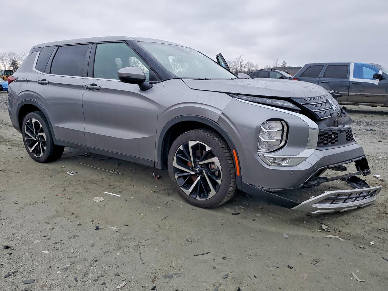 2022 Mitsubishi Outlander Se - zdjęcie 4