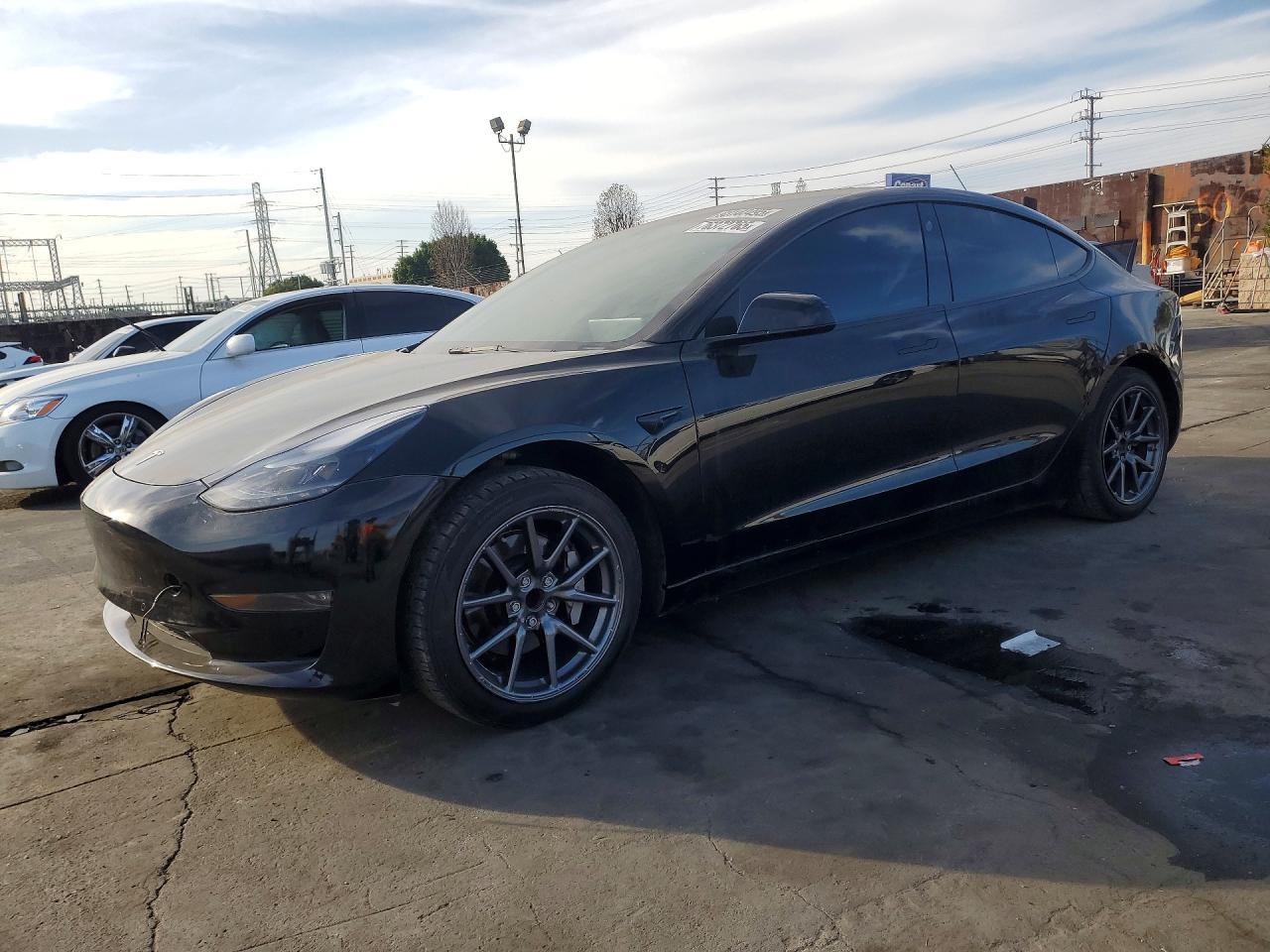 2022 Tesla Model 3 - zdjęcie główne