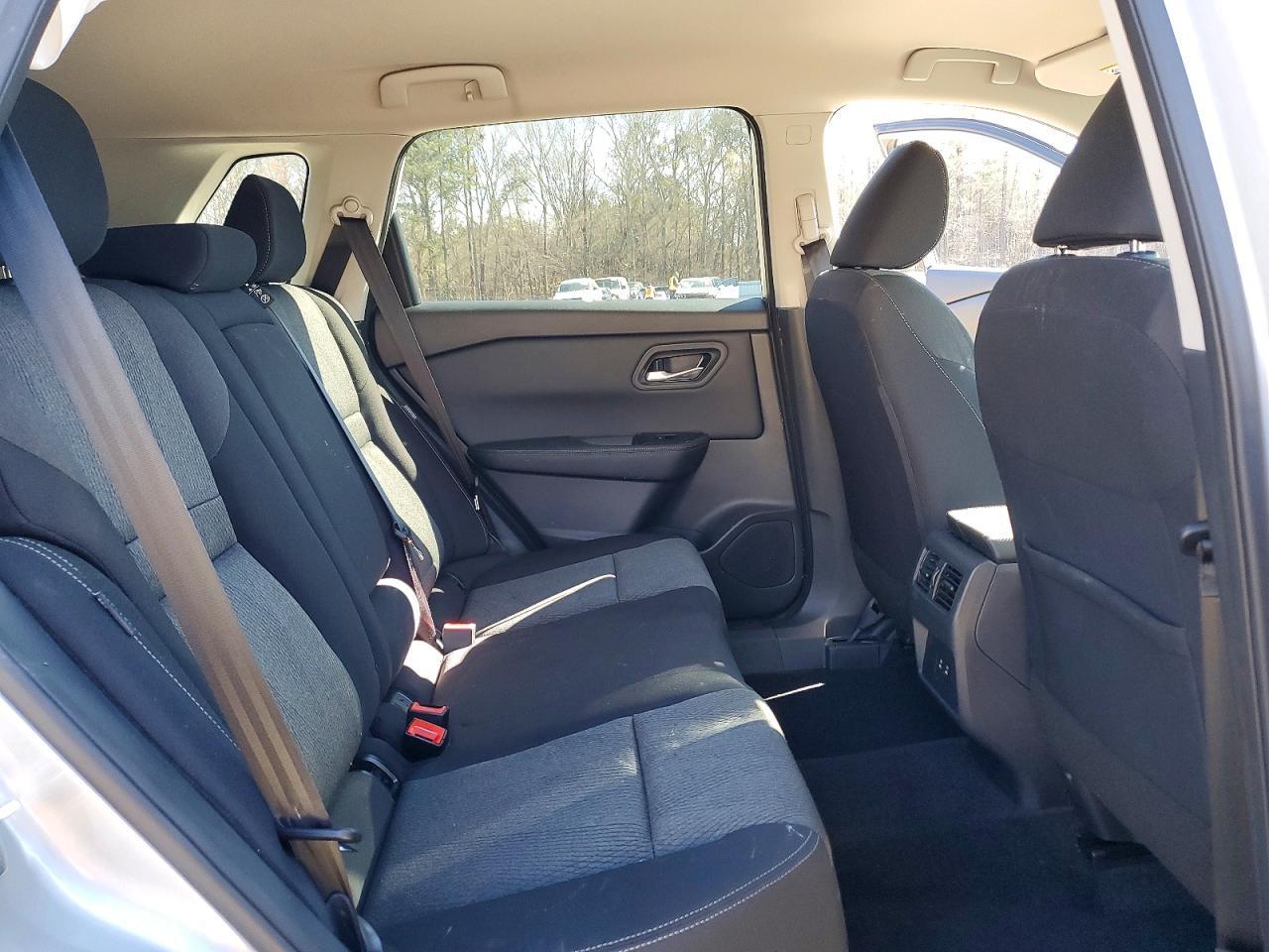 2025 Nissan Rogue Sv - zdjęcie 10