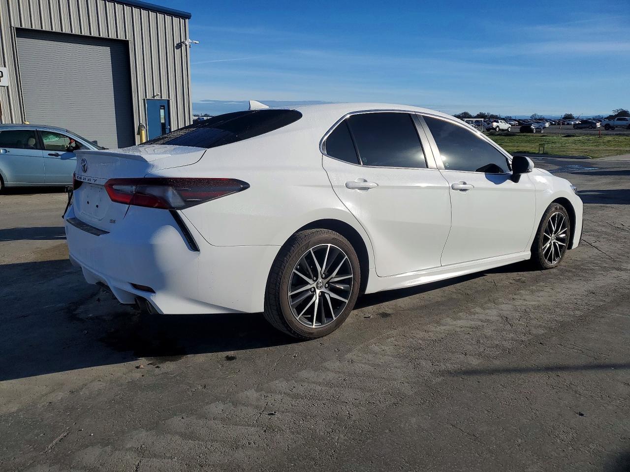 2024 Toyota Camry Se - zdjęcie 3