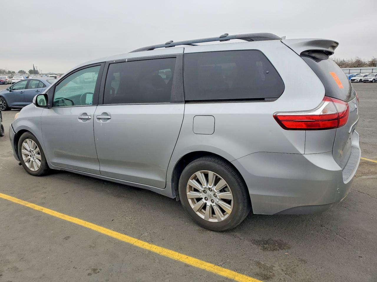 2017 Toyota Sienna Xle - zdjęcie 2