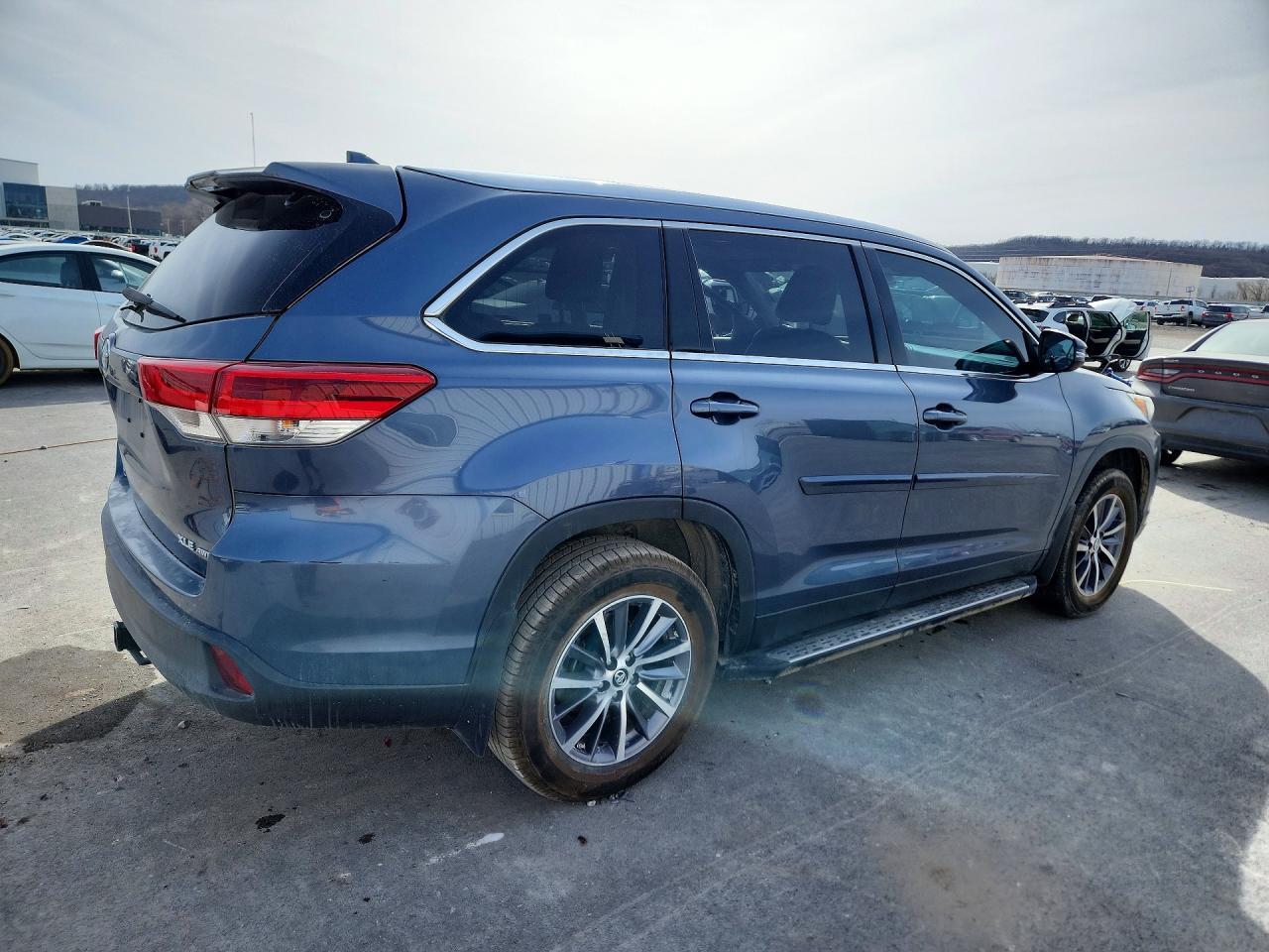 2019 Toyota Highlander Xle - zdjęcie 3