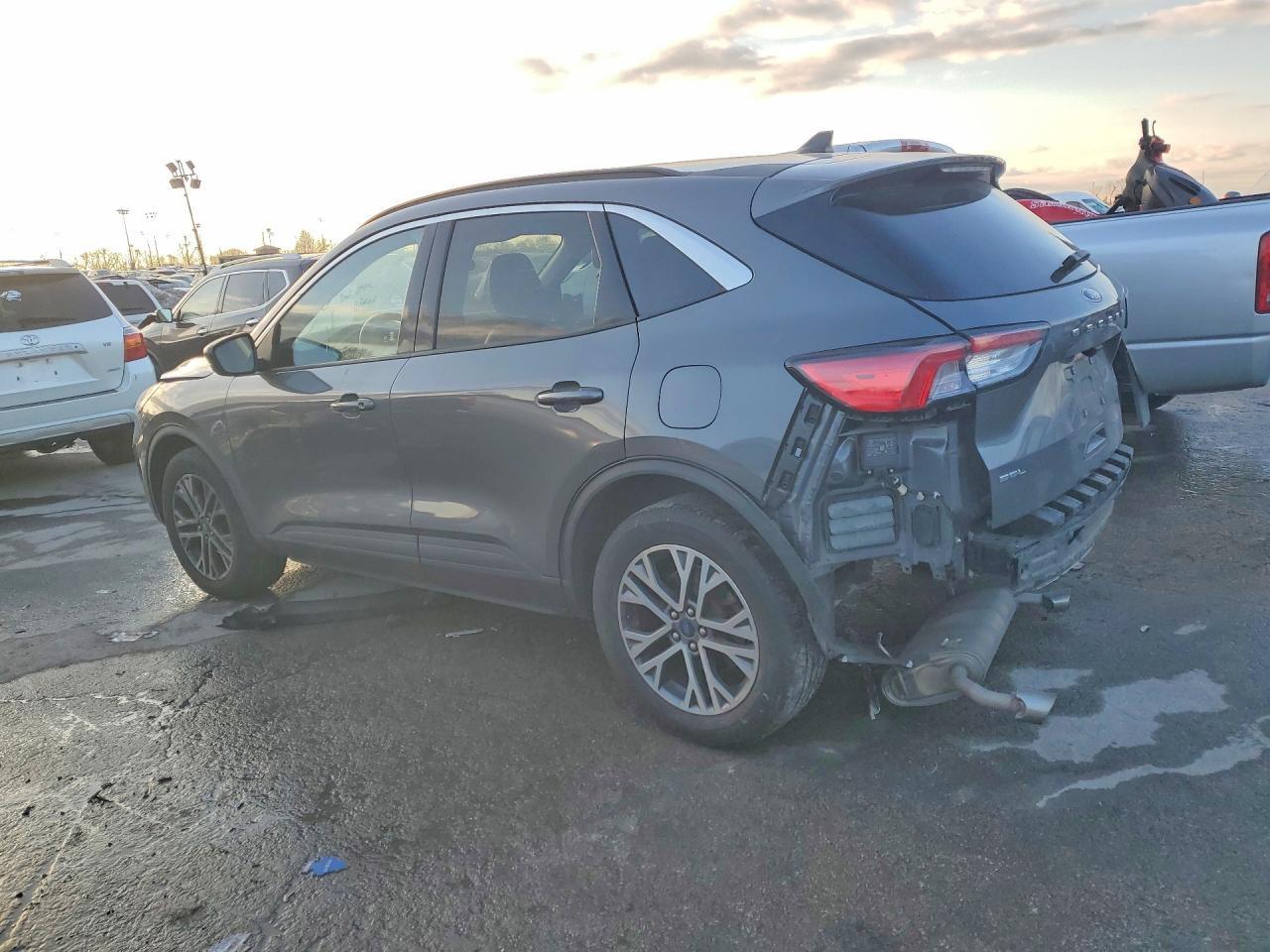 2021 Ford Escape Sel - zdjęcie 2