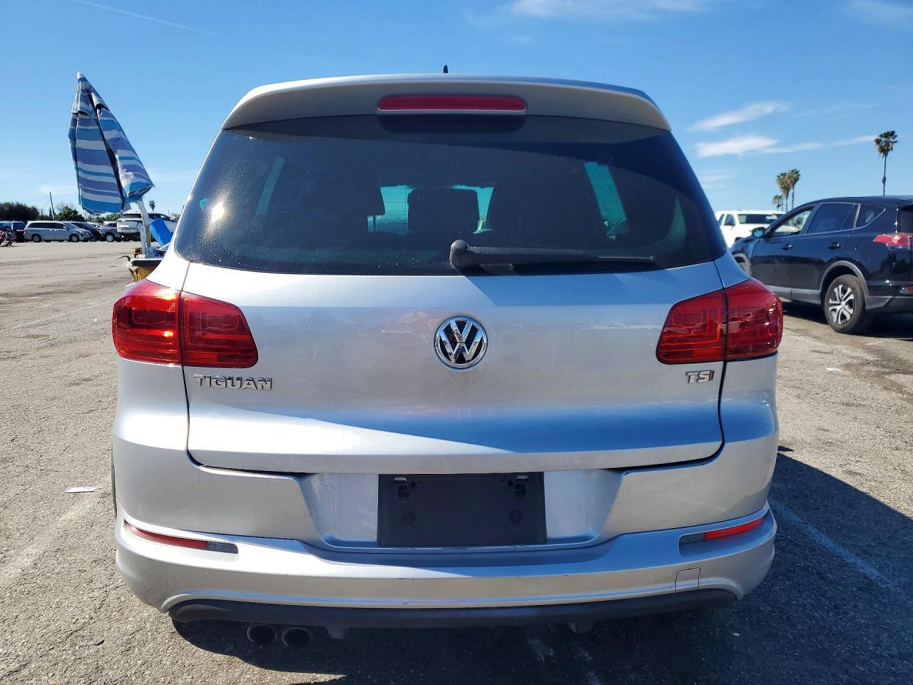 2016 Volkswagen Tiguan S - zdjęcie 6