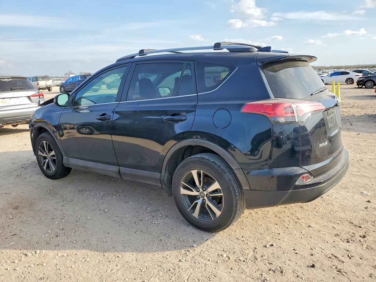 2018 Toyota Rav4 Adventure - zdjęcie 2