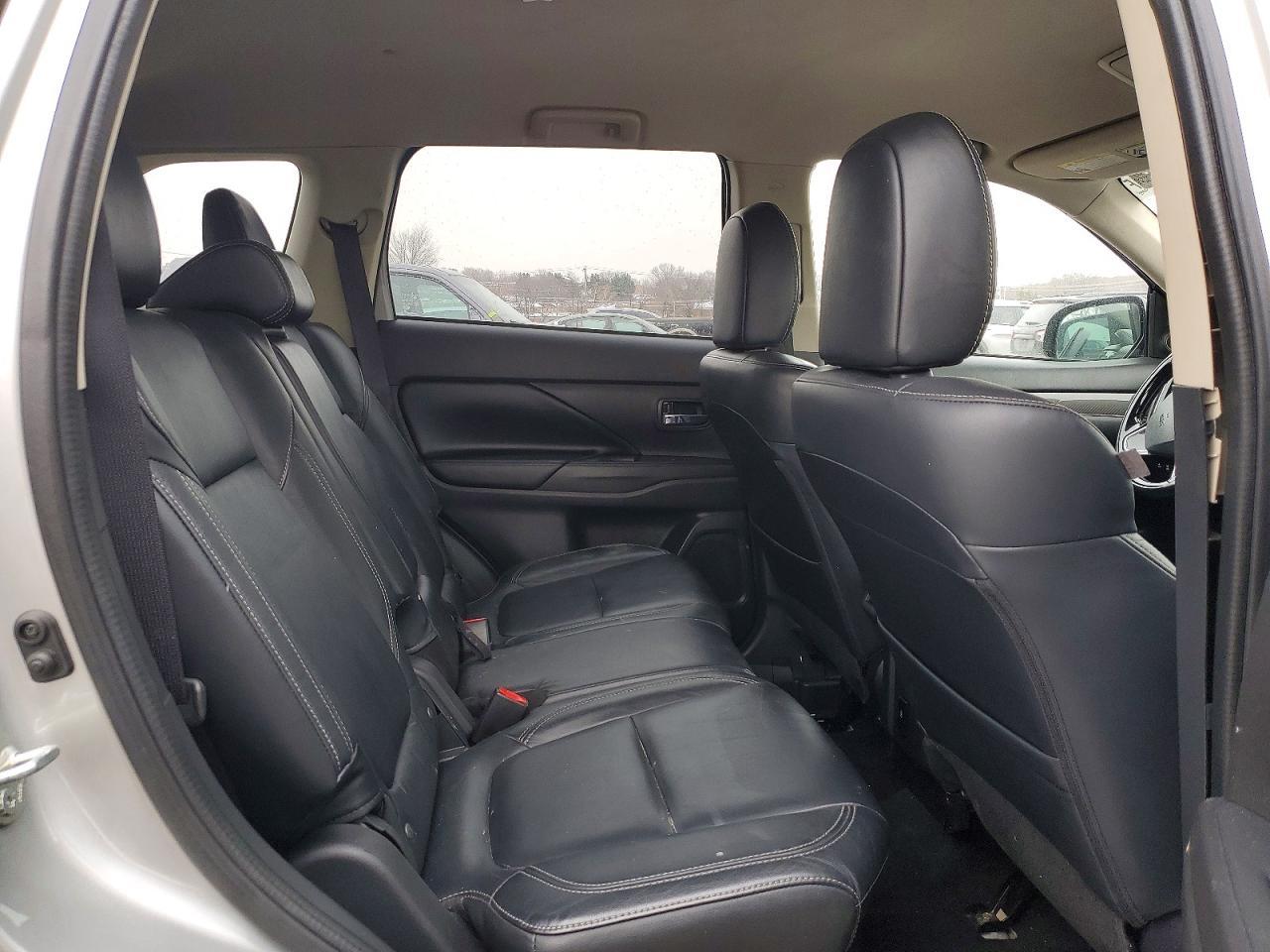 2020 Mitsubishi Outlander Se - zdjęcie 11