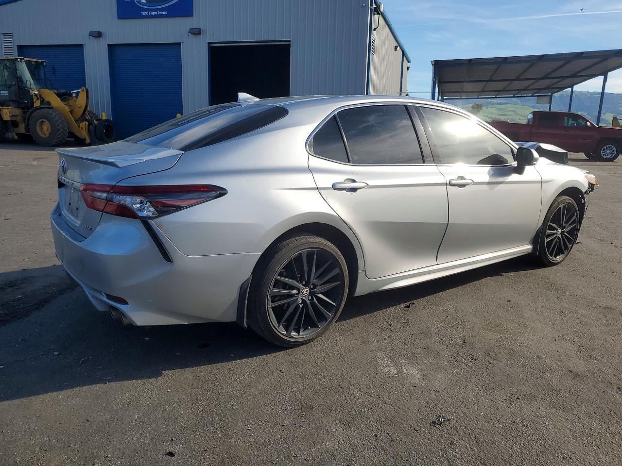 2023 Toyota Camry Xse - zdjęcie 3