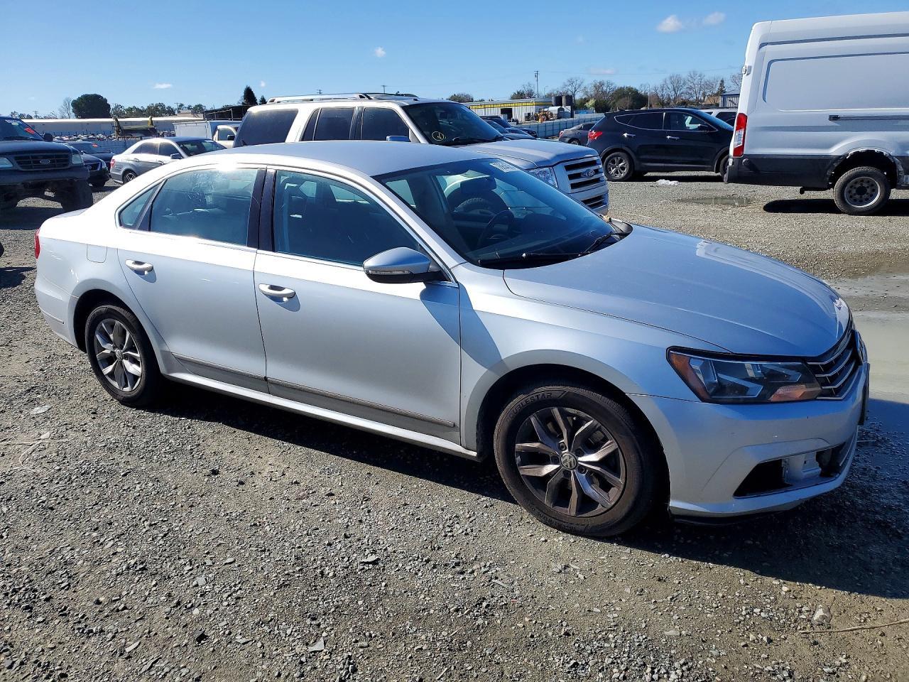 2016 Volkswagen Passat S - zdjęcie 4