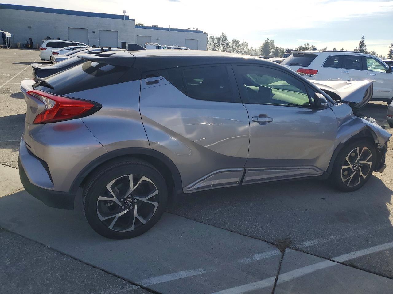 2019 Toyota C-Hr Xle - zdjęcie 3