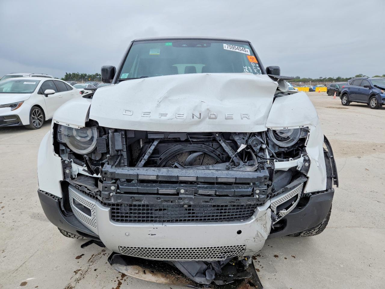 2024 Land Rover Defender 130 S - zdjęcie 5
