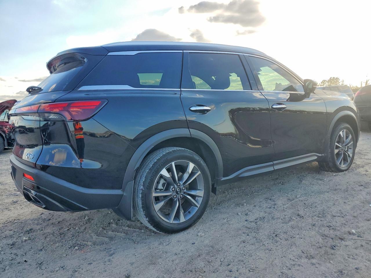 2024 Infiniti Qx60 Luxe - zdjęcie 3