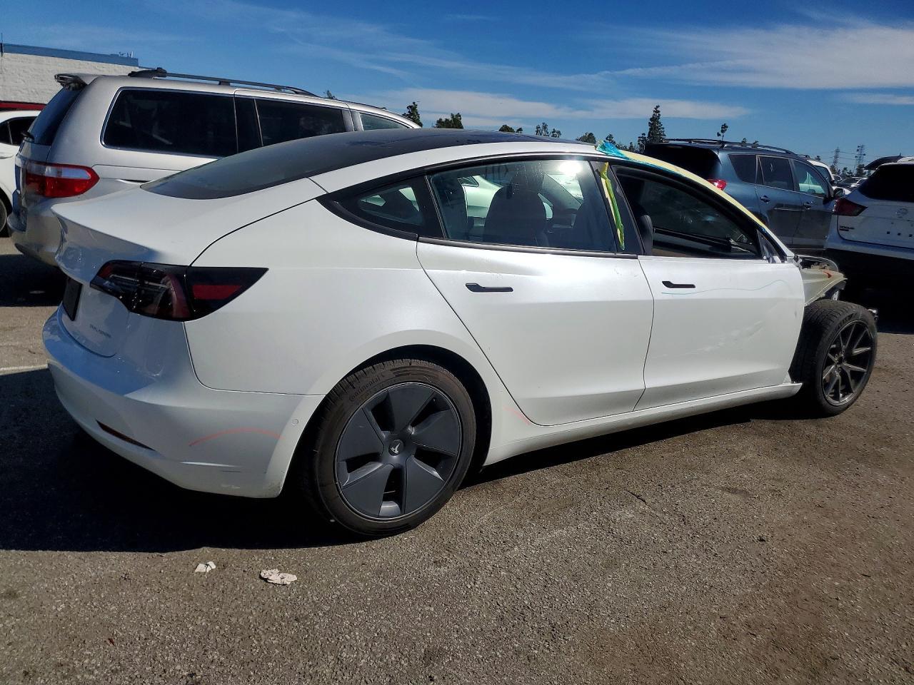 2022 Tesla Model 3 - zdjęcie 3