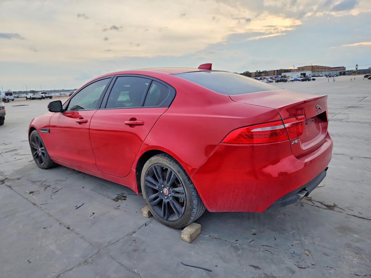 2018 Jaguar Xe Prestige 2Wd 25T 4C 4D Sedan - zdjęcie 2