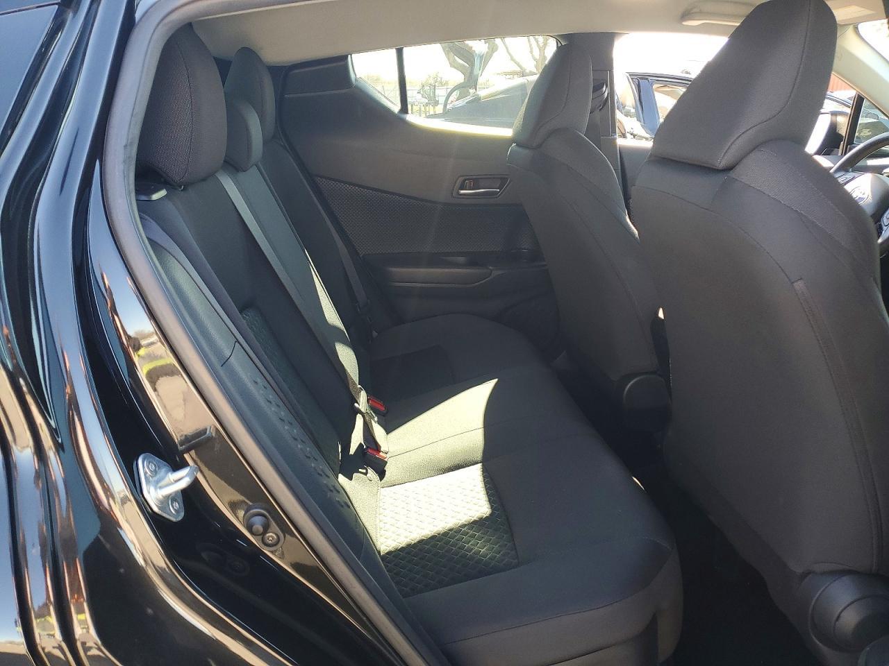 2020 Toyota C-Hr Le - zdjęcie 11