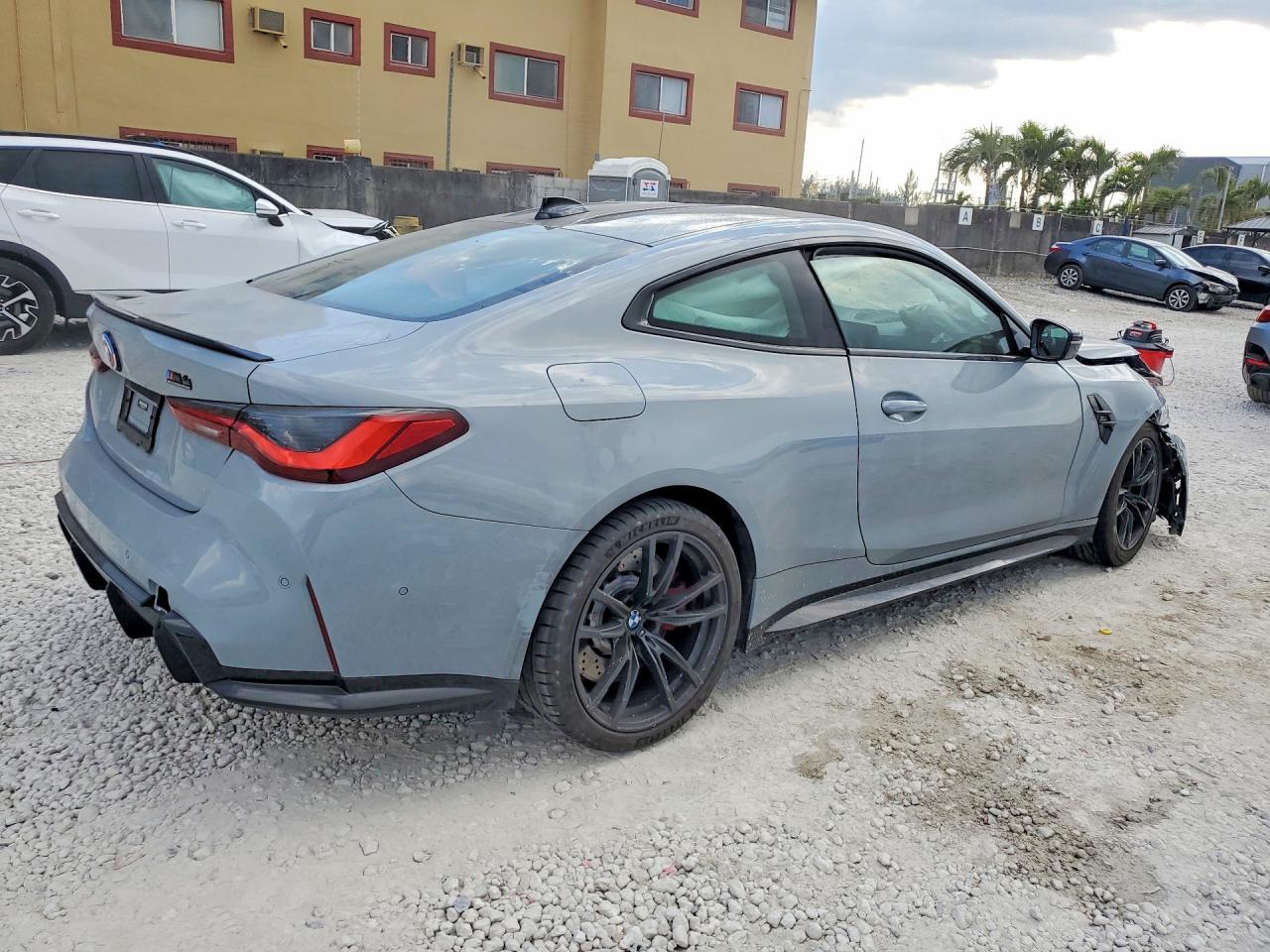 2023 BMW M4 Competition - zdjęcie 3