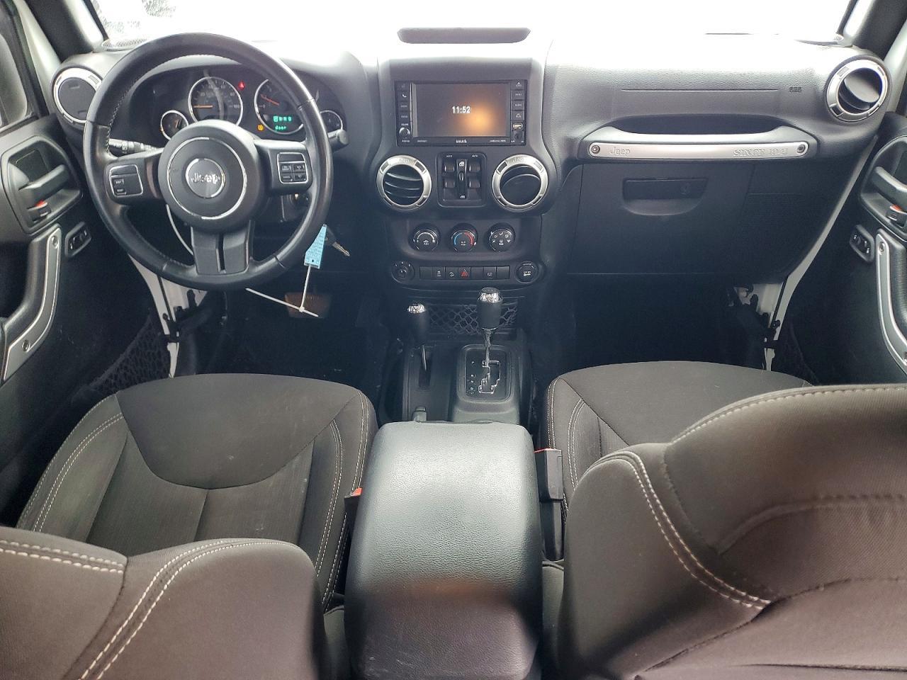 2017 Jeep Wrangler Unlimited Sahara - zdjęcie 8