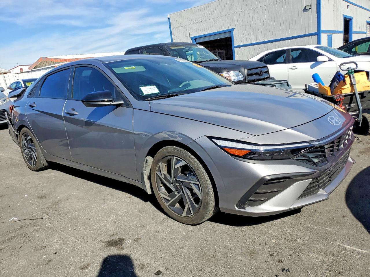 2025 Hyundai Elantra Sel Sport - zdjęcie 4
