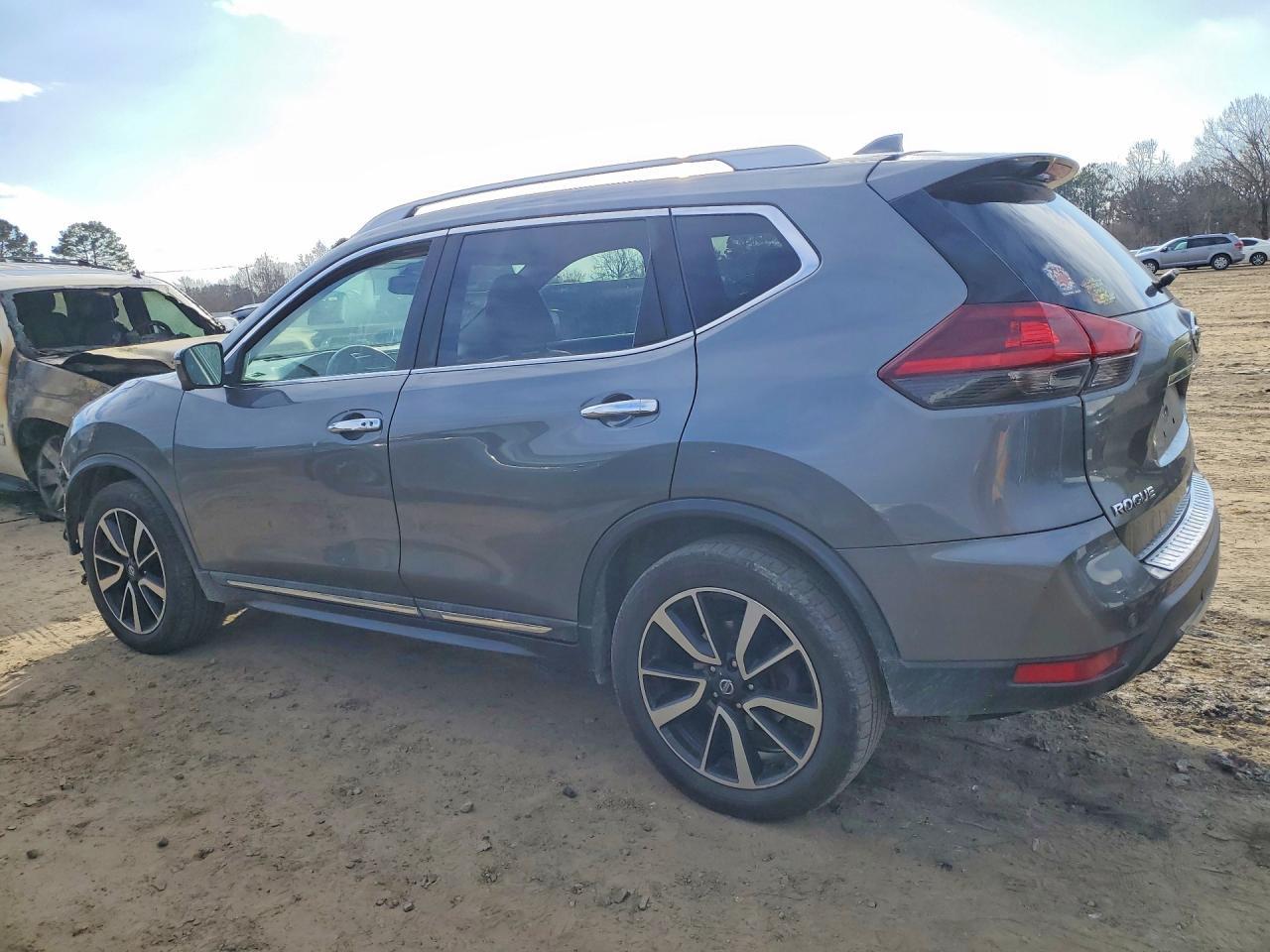 2019 Nissan Rogue S - zdjęcie 2