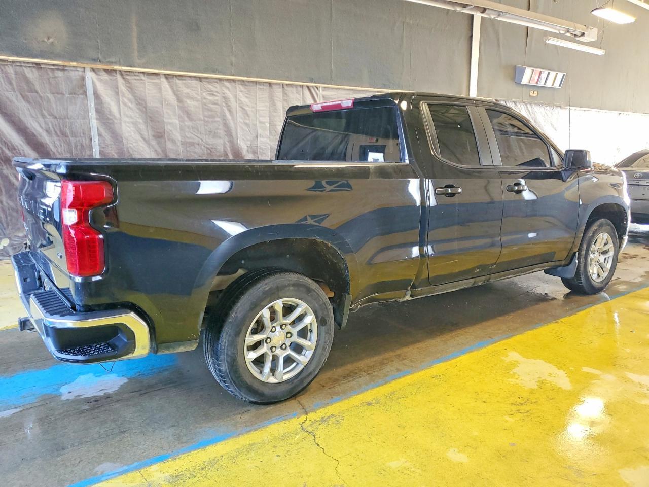 2022 Chevrolet Silverado K1500 Lt - zdjęcie 3