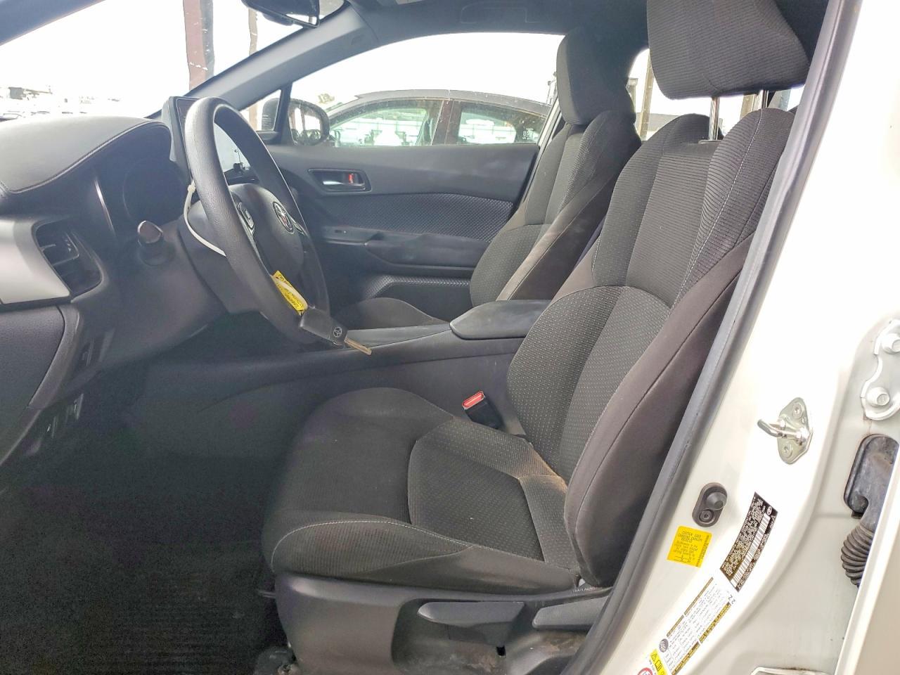 2019 Toyota C-Hr Le - zdjęcie 7