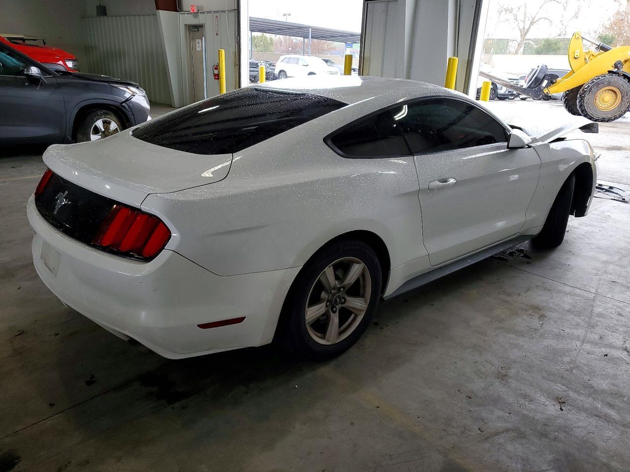 2016 Ford Mustang - zdjęcie 3