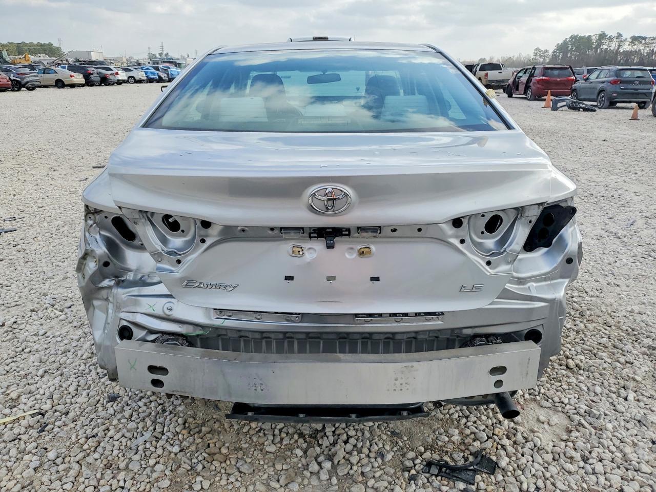 2017 Toyota Camry Le - zdjęcie 6