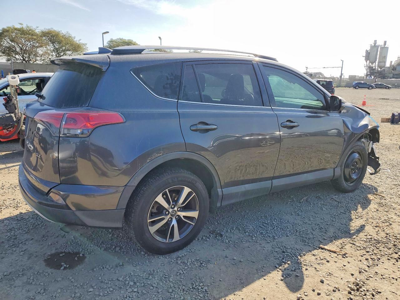 2016 Toyota Rav4 Xle - zdjęcie 3
