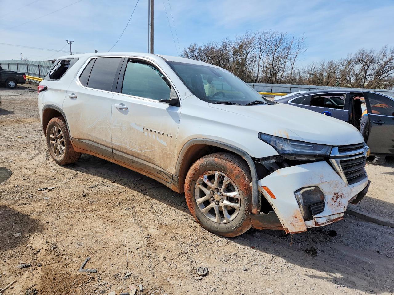 2022 Chevrolet Traverse Ls - zdjęcie 4
