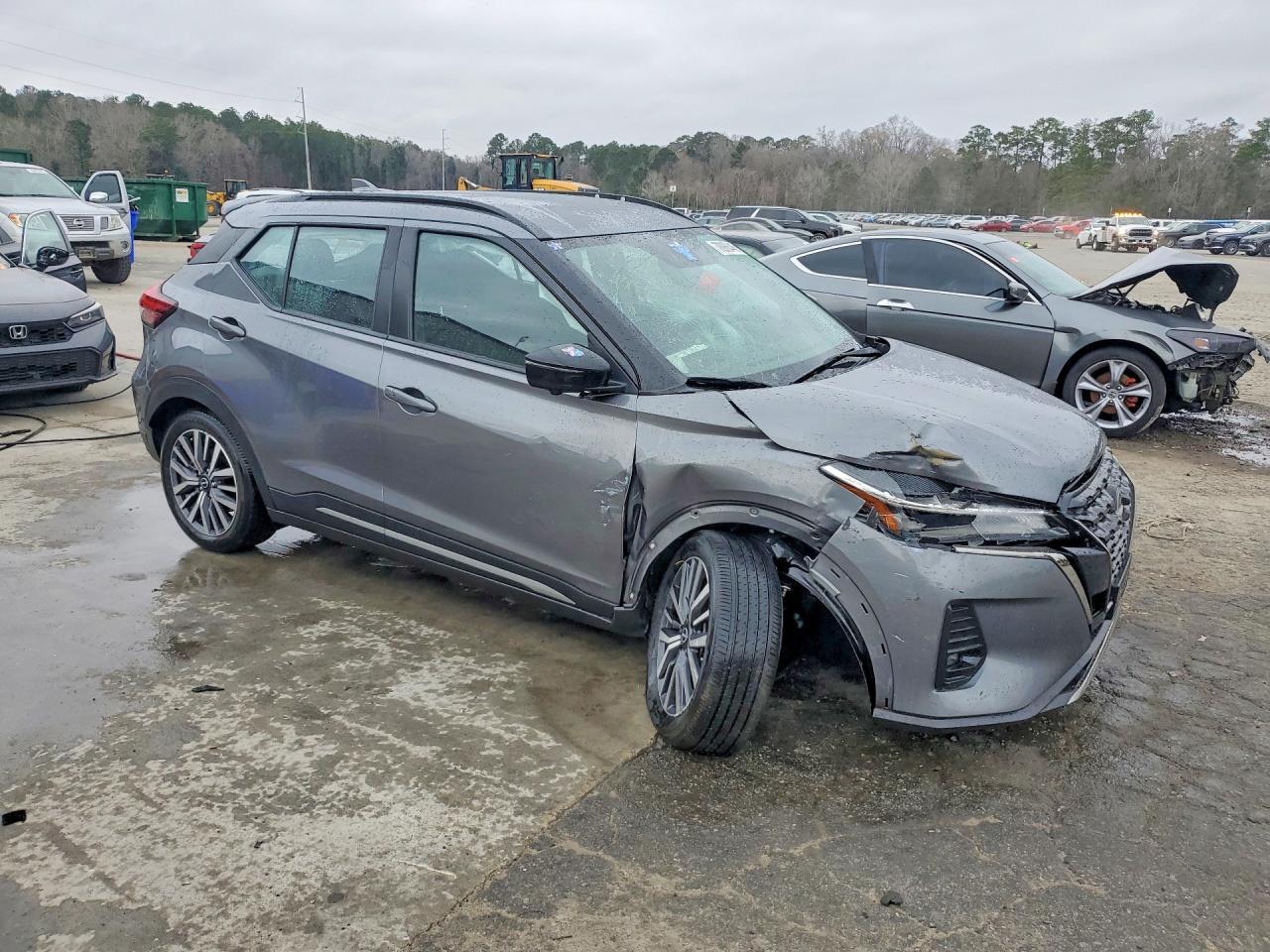 2024 Nissan Kicks Sr - zdjęcie 4