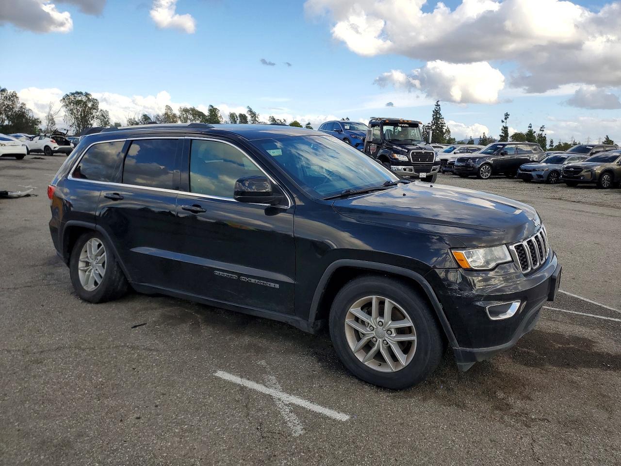 2017 Jeep Grand Cherokee Laredo - zdjęcie 4