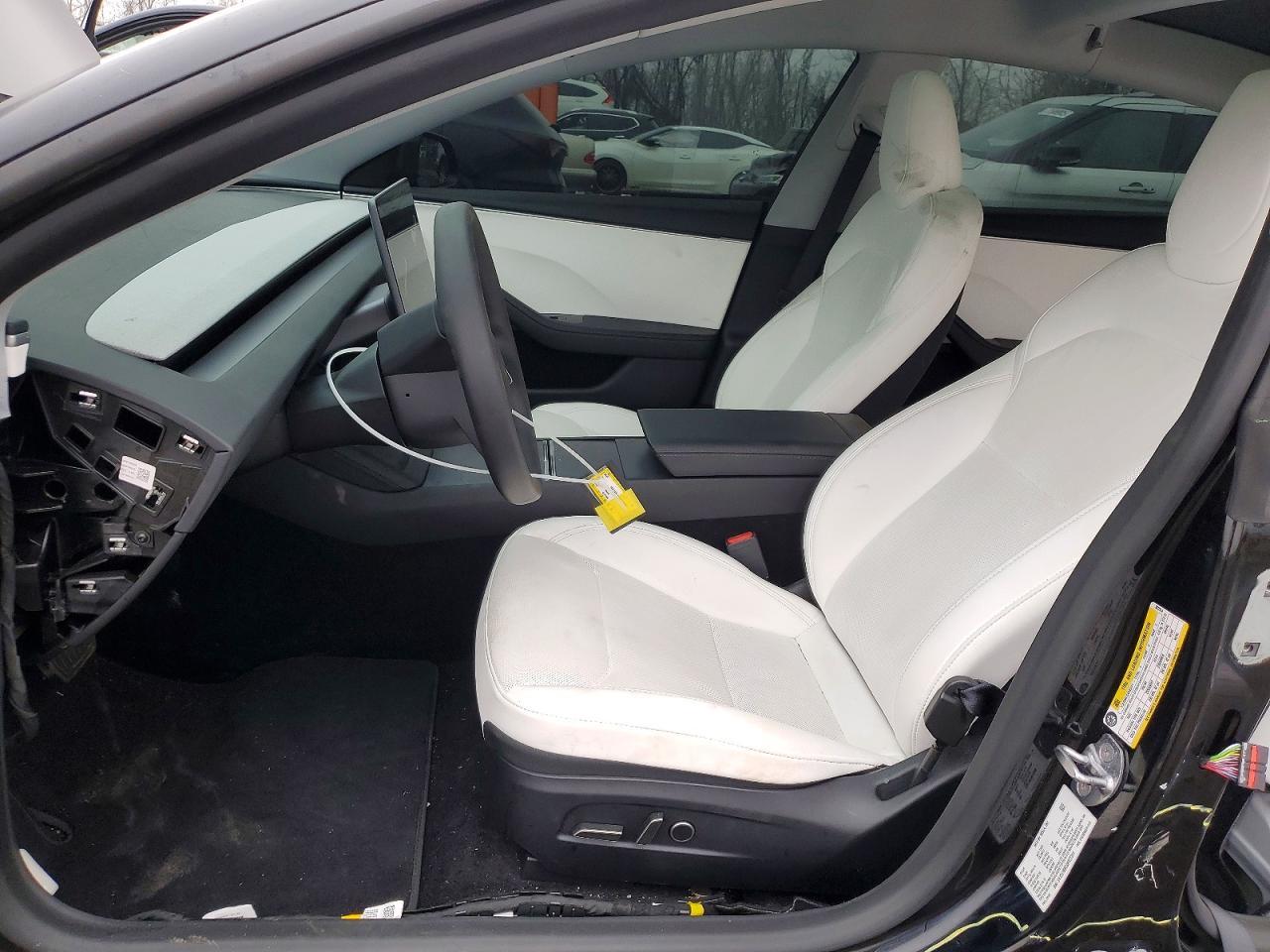 2025 Tesla Model 3 - zdjęcie 7