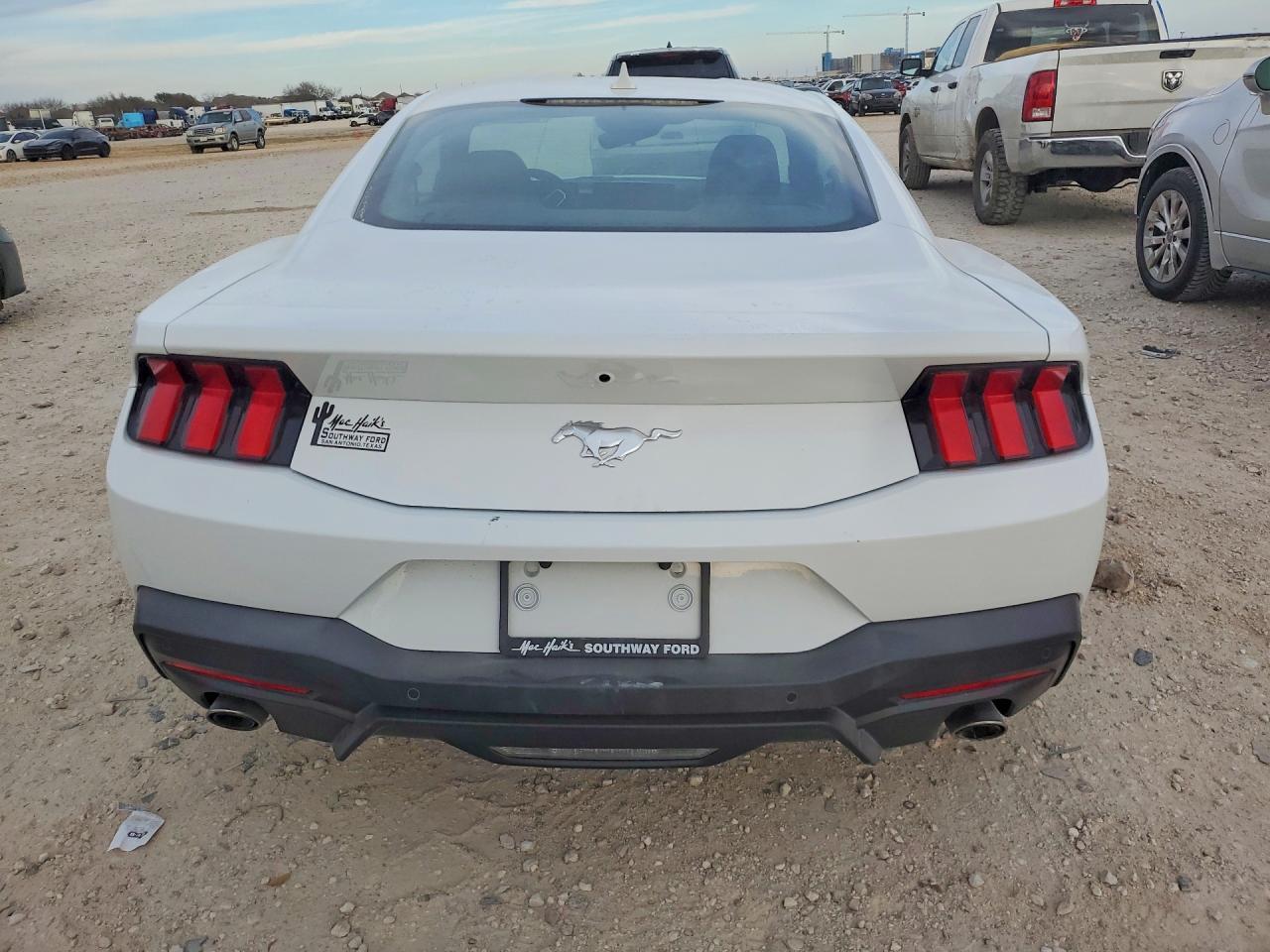 2025 Ford Mustang - zdjęcie 6