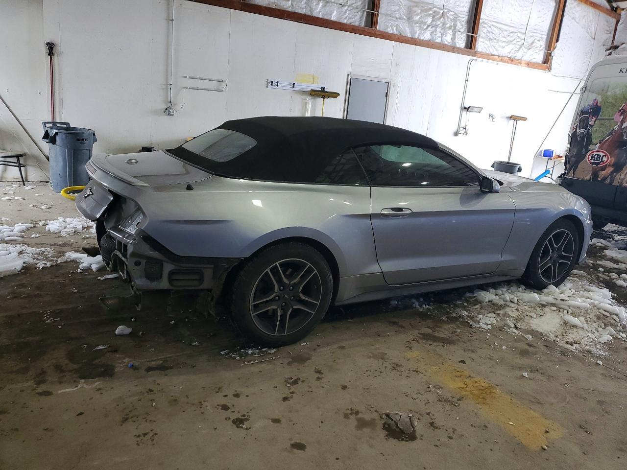 2022 Ford Mustang - zdjęcie 3