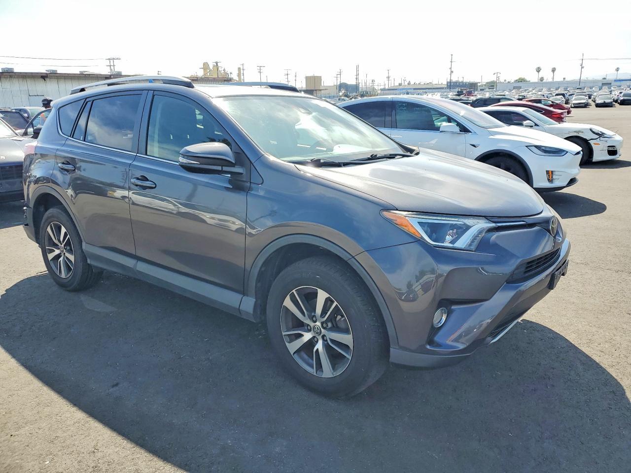 2018 Toyota Rav4 Adventure - zdjęcie 4