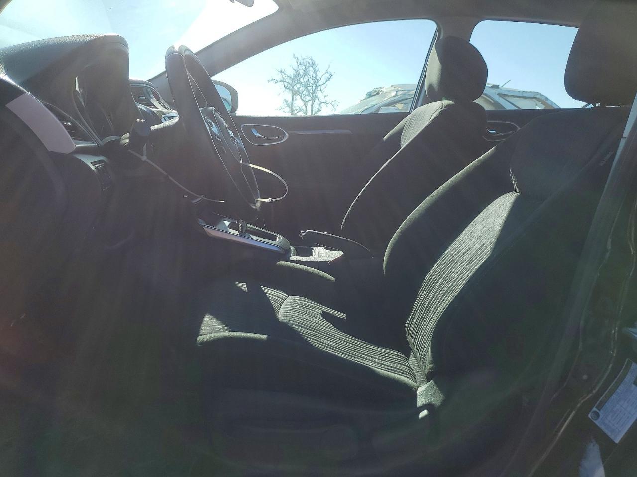 2019 Nissan Sentra S - zdjęcie 7