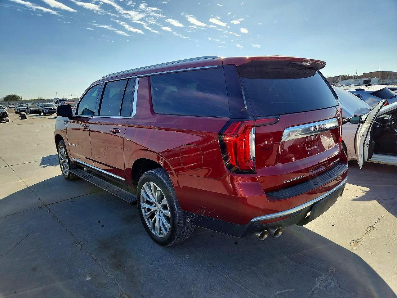 2021 GMC Yukon Xl Denali - zdjęcie 2