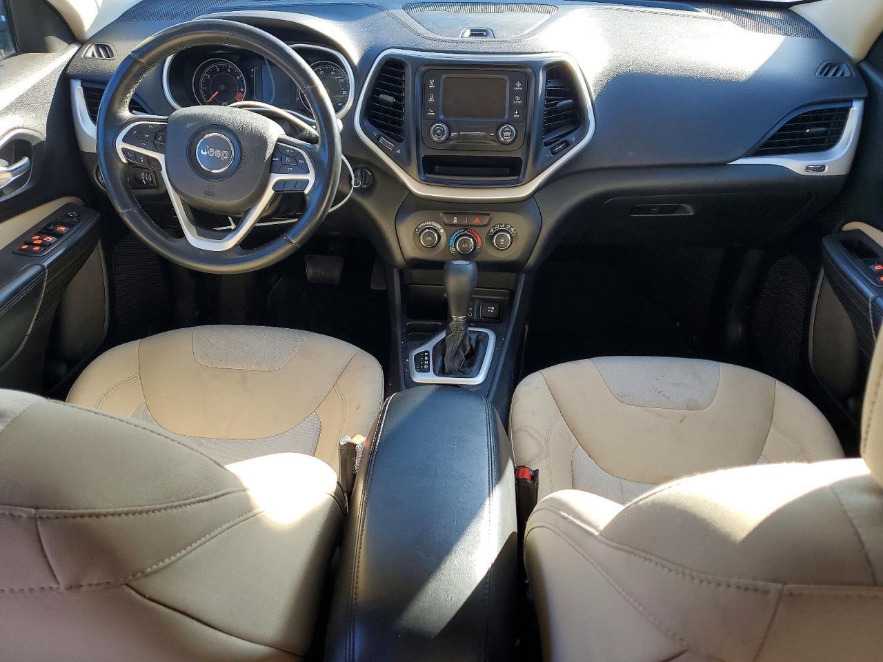 2015 Jeep Cherokee Sport - zdjęcie 8