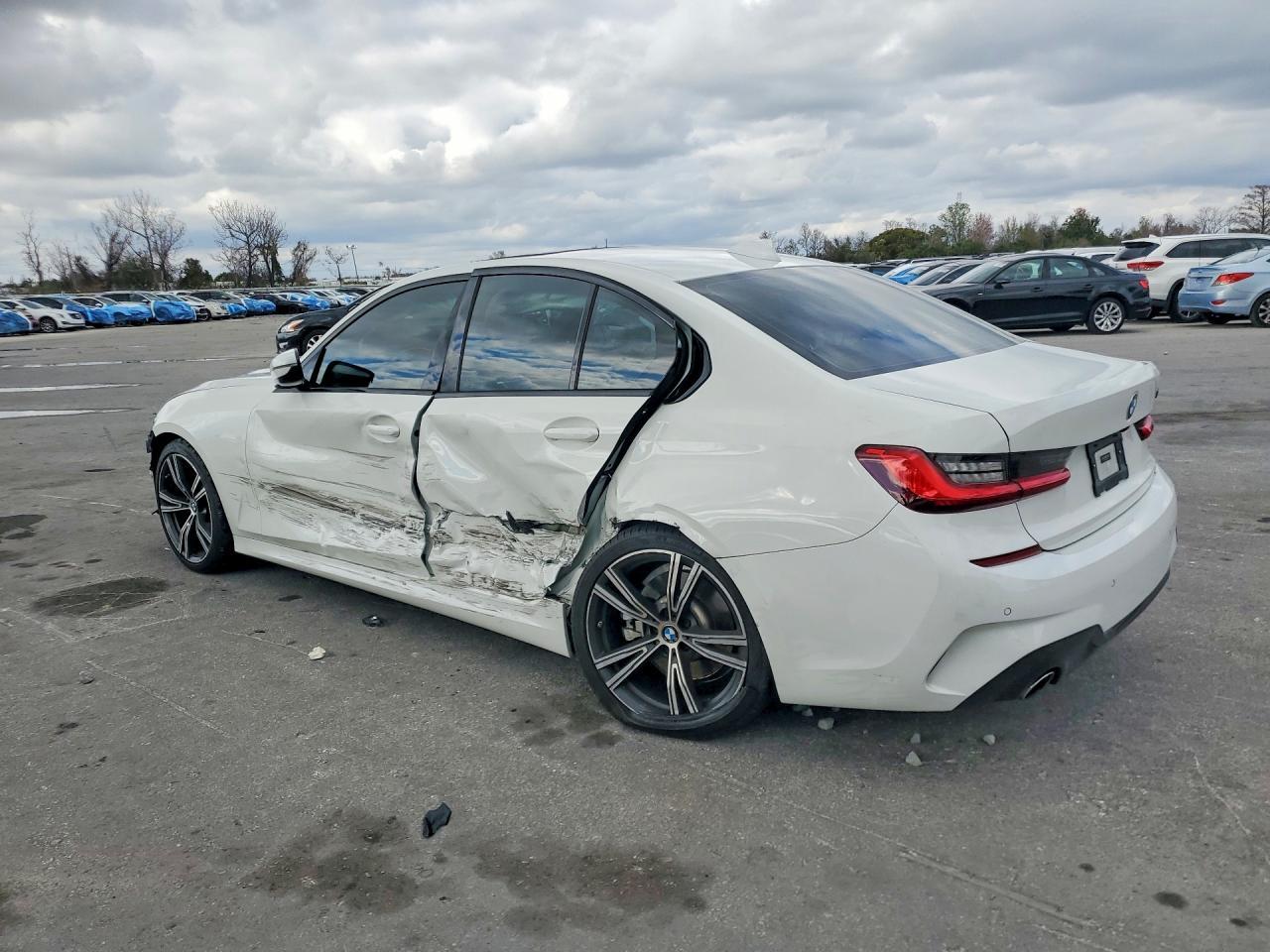 2019 BMW Motorrad 330I - zdjęcie 2