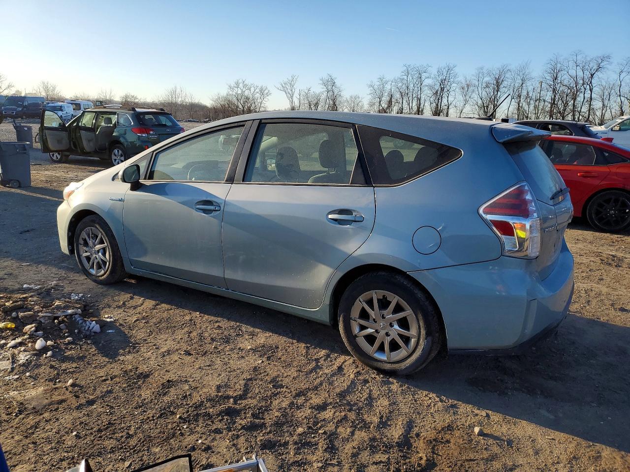 2015 Toyota Prius V Three - zdjęcie 2