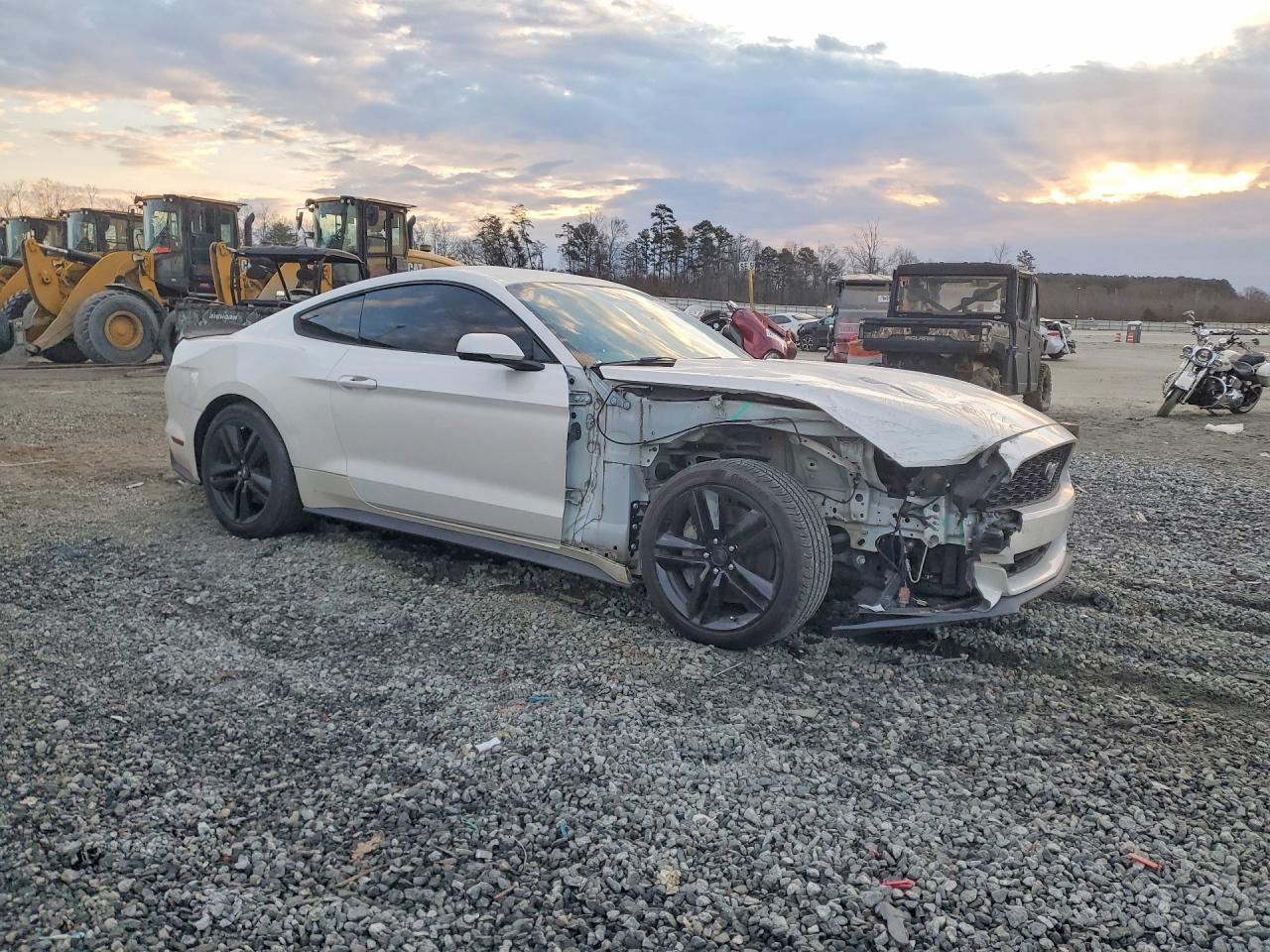 2017 Ford Mustang - zdjęcie 4