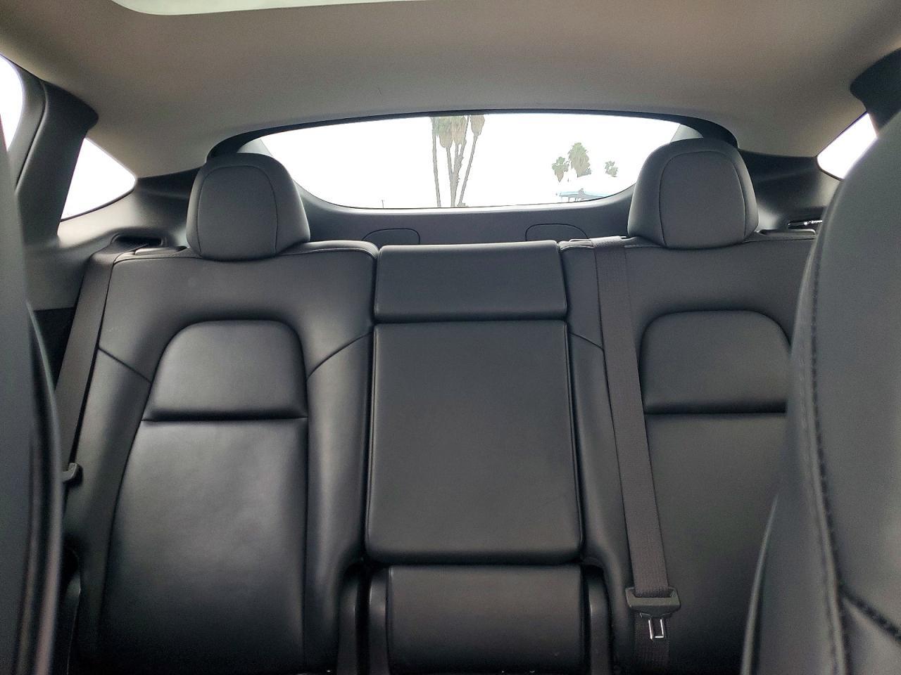 2024 Tesla Model Y - zdjęcie 10