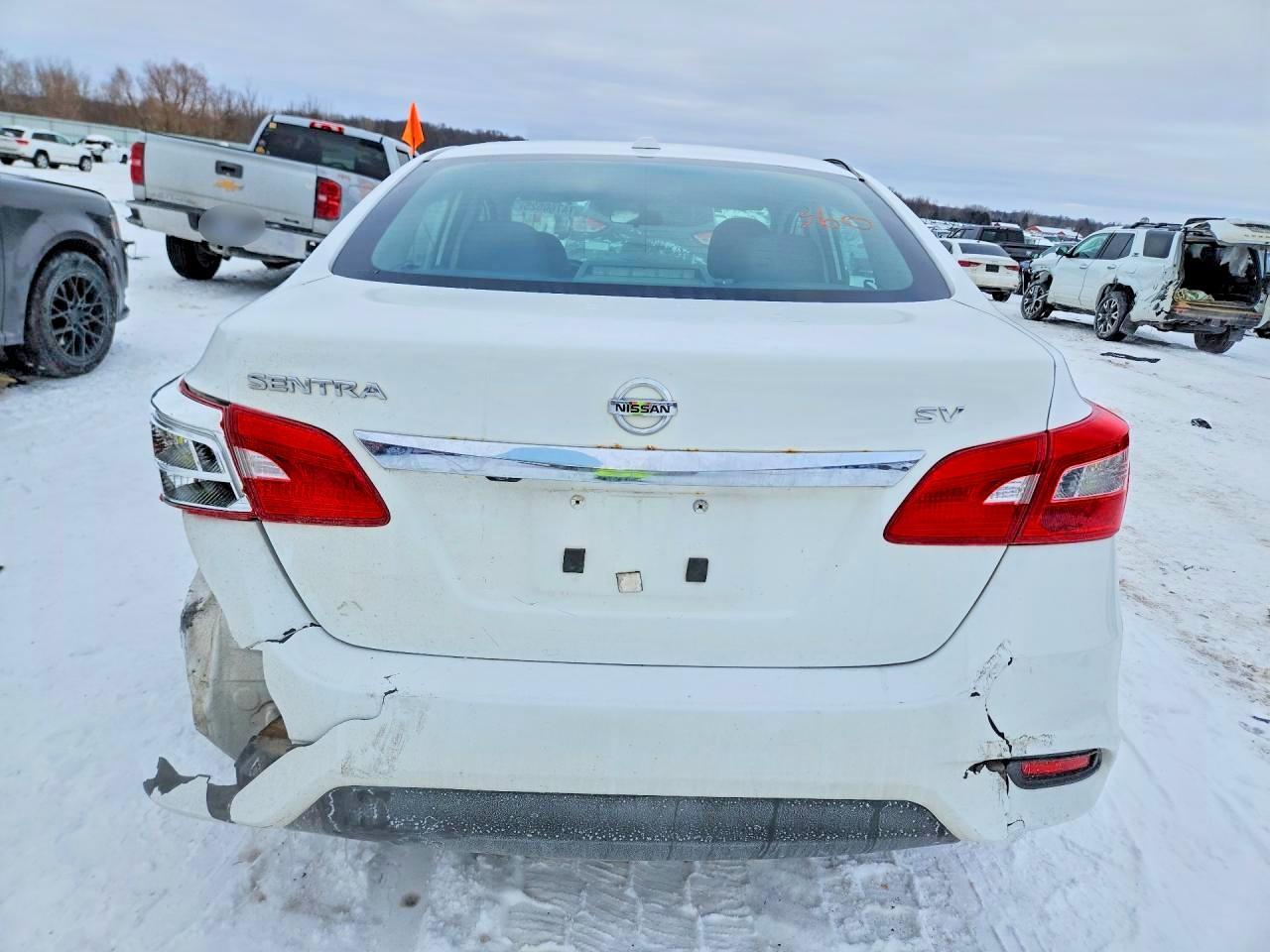 2019 Nissan Sentra S - zdjęcie 11