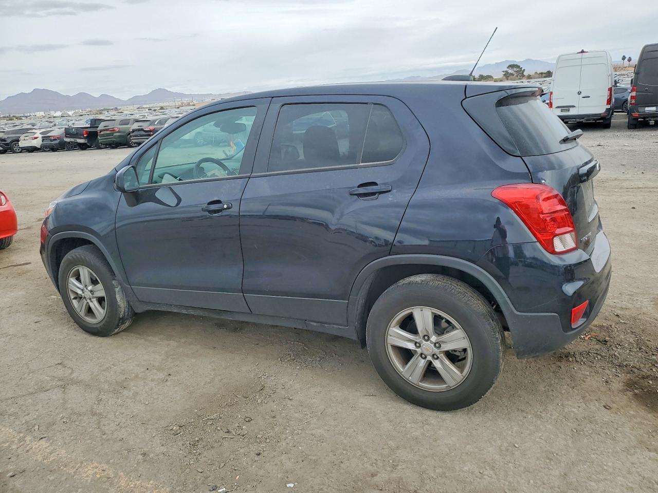 2022 Chevrolet Trax Ls - zdjęcie 2