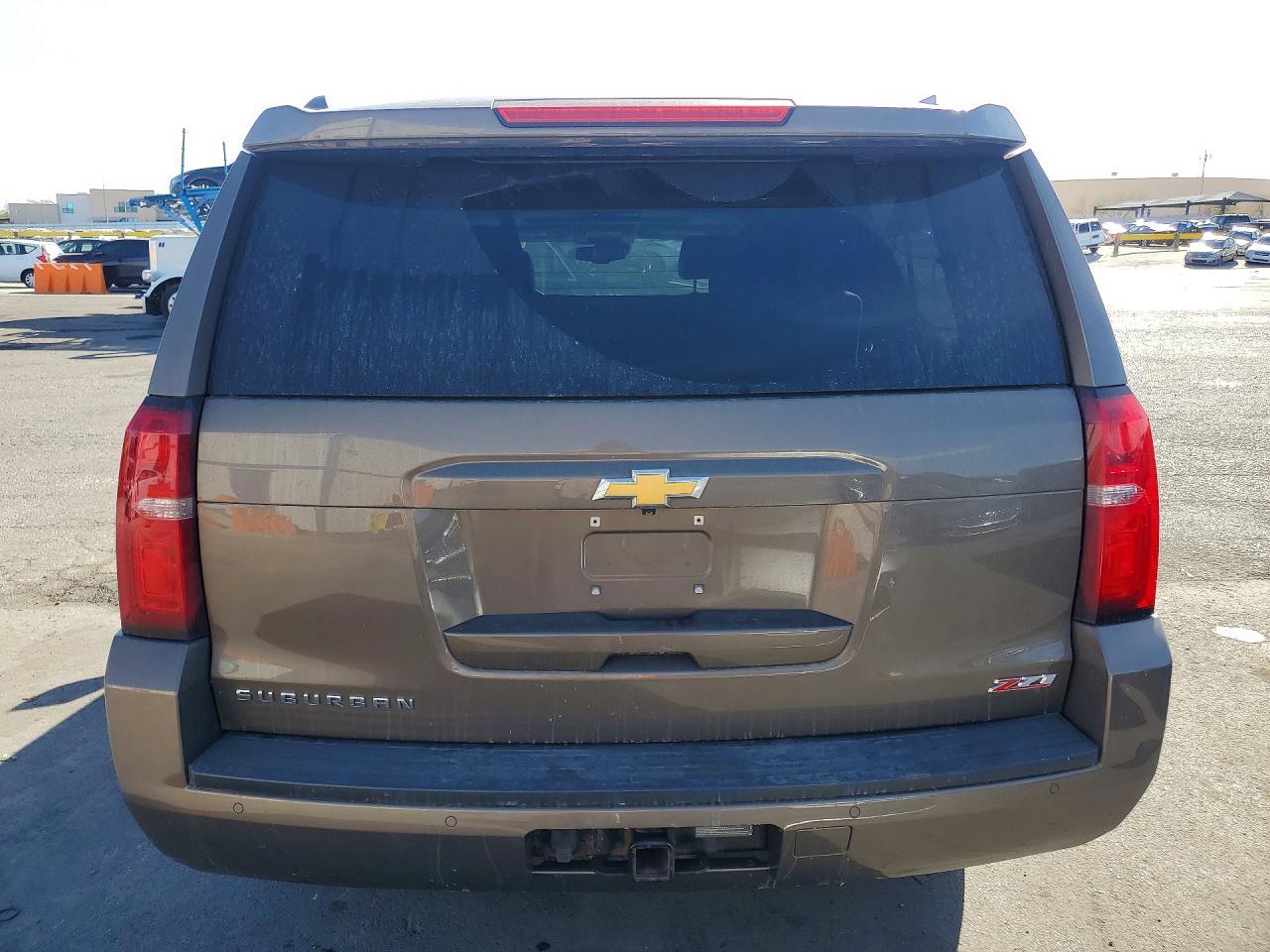 2016 Chevrolet Suburban K1500 Lt - zdjęcie 6