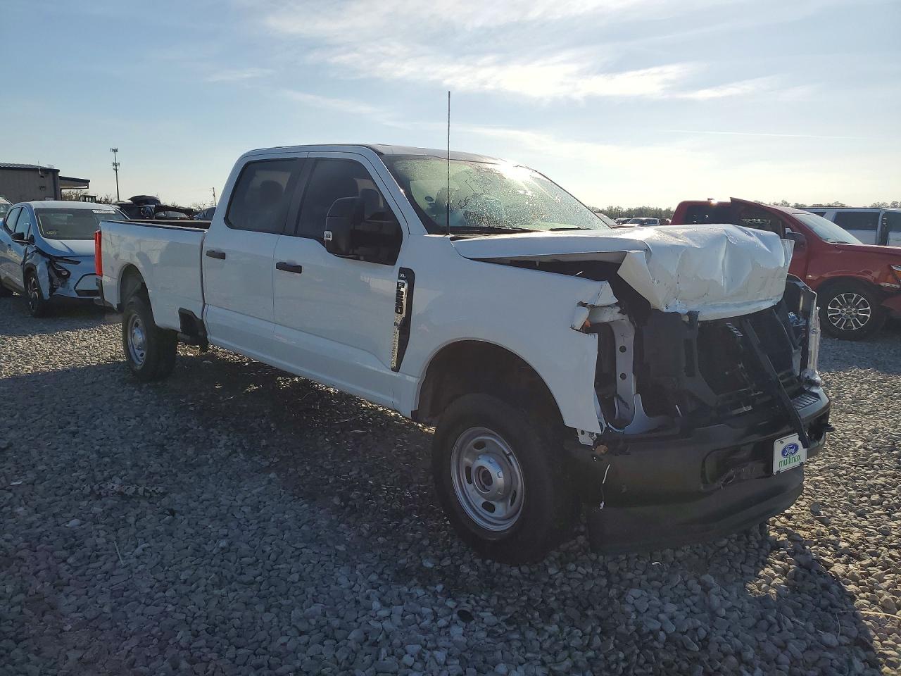 2024 Ford F250 Super Duty - zdjęcie 4